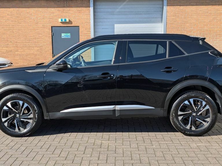 Peugeot 2008 1.2 Puretech Allure Premium FP22DTV Black #5
