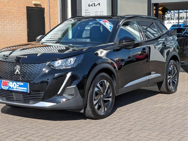 Peugeot 2008 1.2 Puretech Allure Premium FP22DTV Black #4