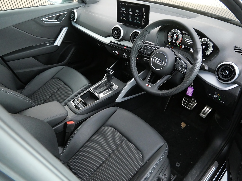 Audi Q2 Tfsi Cod S Line Suv 1.5 WF74XFE Grey #3