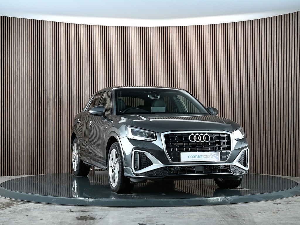 Audi Q2 Tfsi Cod S Line Suv 1.5 WF74XFE Grey #4