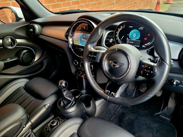 Mini Hatch Cooper S Exclusive Hatchback SL21CNU Black #2