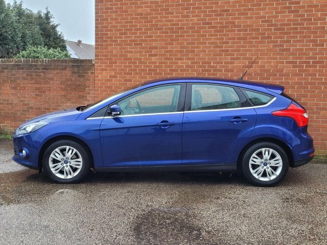 Ford Focus Tdci Titanium Navigator Hatchback SD64GGF Blue #2
