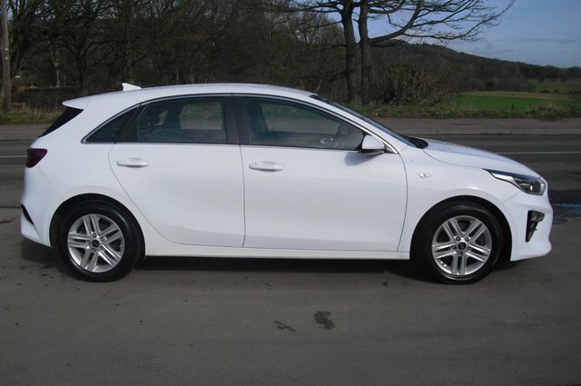 Kia Ceed Hatchback RE19XLR White #2