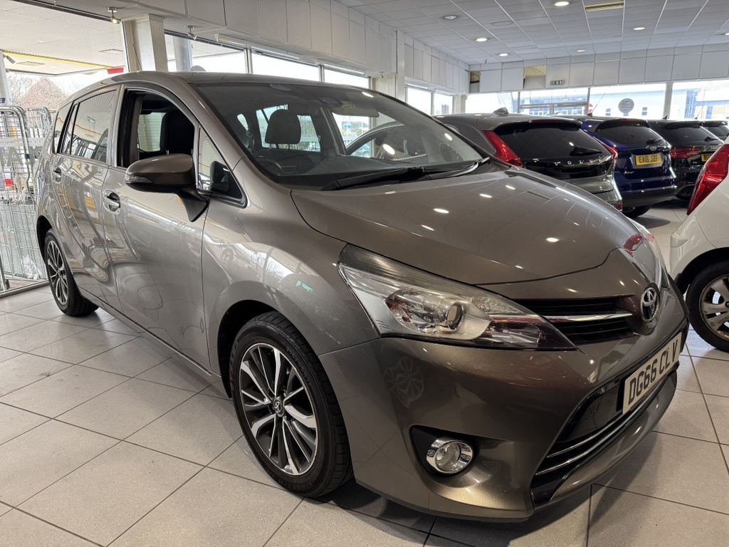 Toyota Verso 1.6 D-4d Design Brown