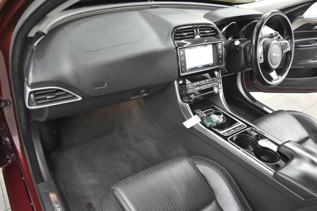 Jaguar XE 2.0D Portfolio Euro 6 Ss OE65NYH Red #3