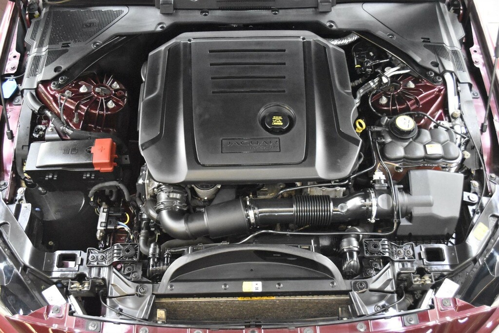 Jaguar XE 2.0D Portfolio Euro 6 Ss OE65NYH Red #4