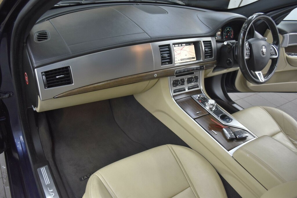 Jaguar XF 2.2D Luxury Sportbrake Euro 5 Ss NU64FVO Blue #3