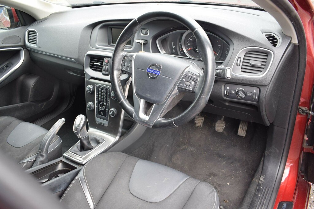 Volvo V40 1.6 D2 Se Euro 5 Ss AK14CLU Red #3