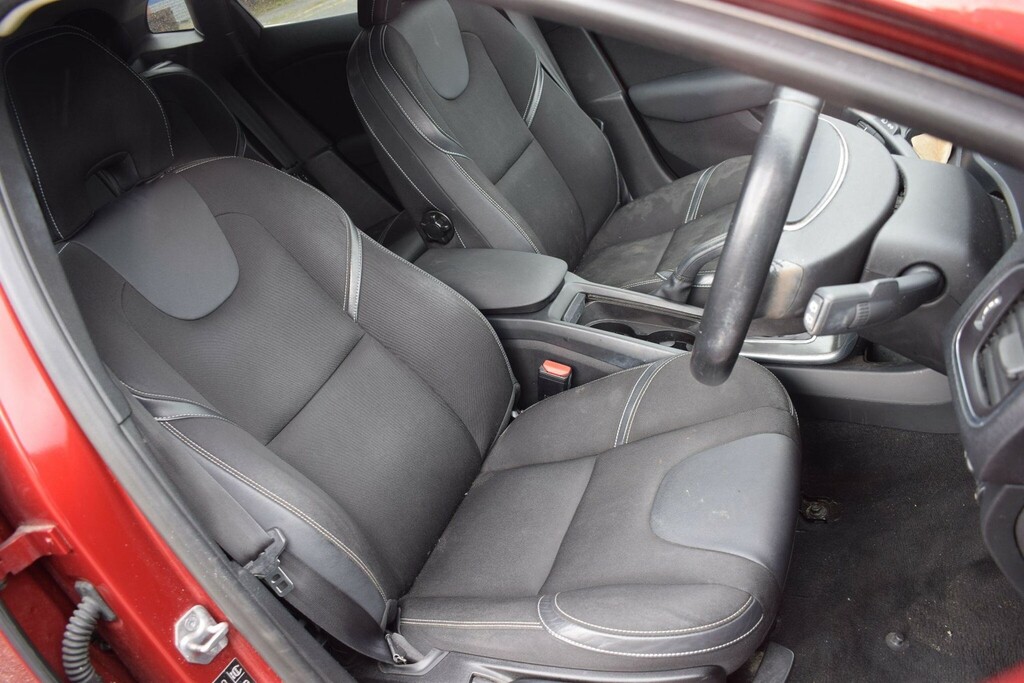 Volvo V40 1.6 D2 Se Euro 5 Ss AK14CLU Red #4