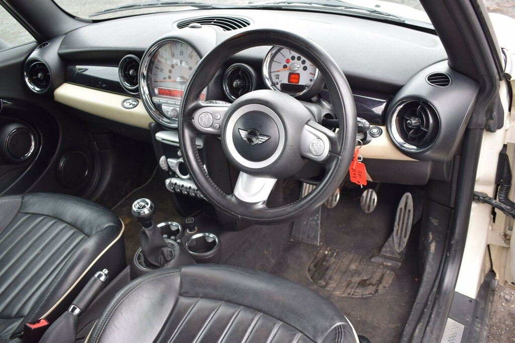 Mini Convertible 1.6 Cooper S Euro 4 EA59OED White #3