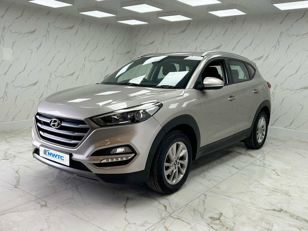 Hyundai Tucson 1.7L Se Nav White #4