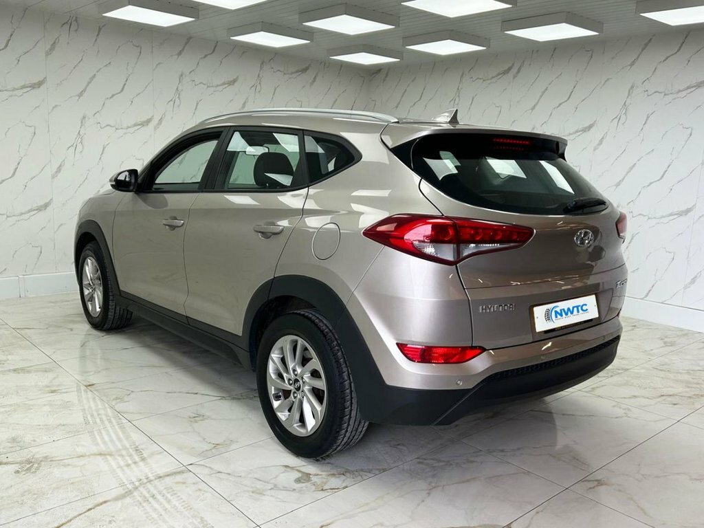 Hyundai Tucson 1.7L Se Nav White #6