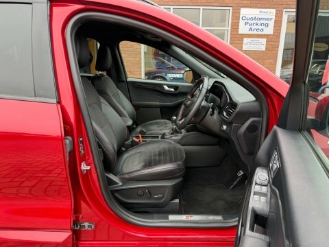 Ford Kuga 1.5 Ecoblue St-line HN22MVR Red #5