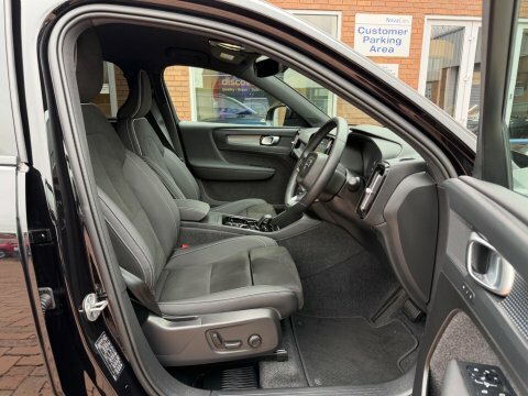 Volvo XC40 2.0 B3 Mhev YT74XKK Black #6