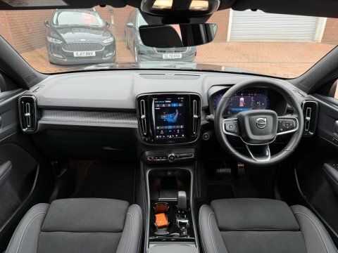 Volvo XC40 2.0 B3 Mhev YT74XKK Black #4