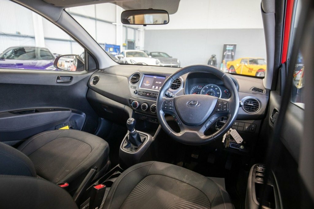 Hyundai I10 1L Play LS69LCP Red #3