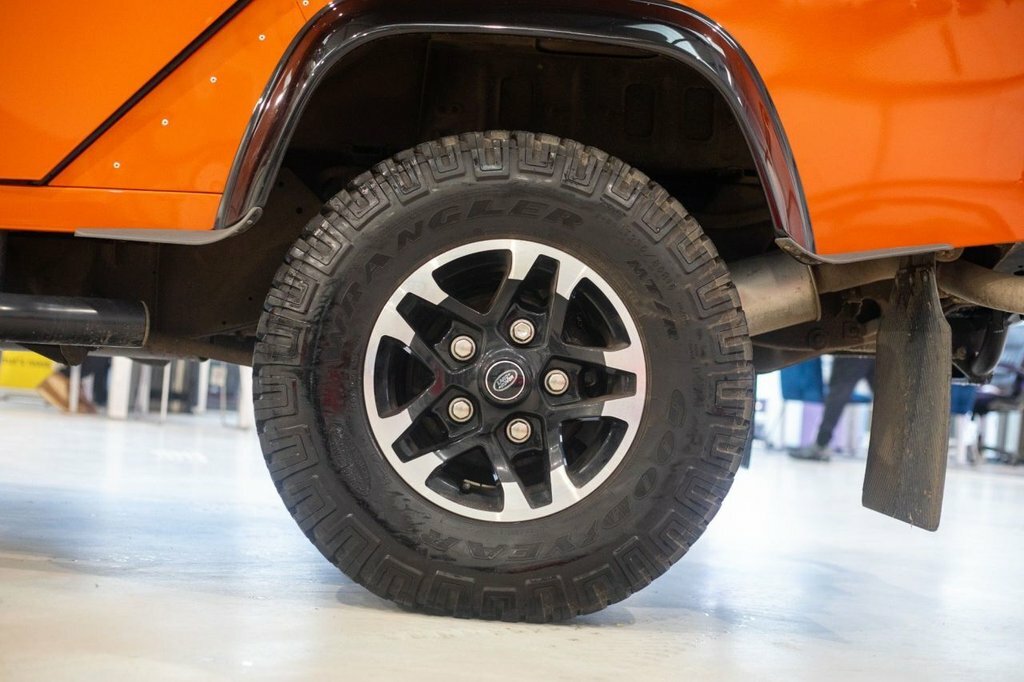Land Rover Defender 2.2L Adventure Orange #4