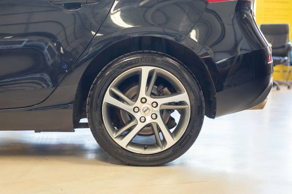 Volvo V40 2L Inscription Black #6