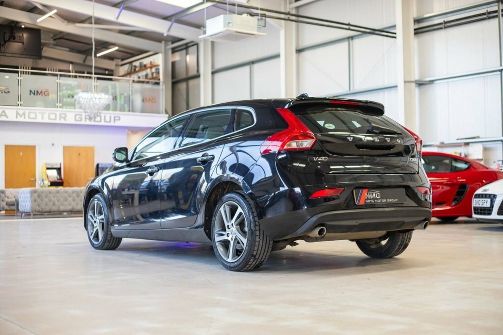 Volvo V40 2L Inscription Black #4