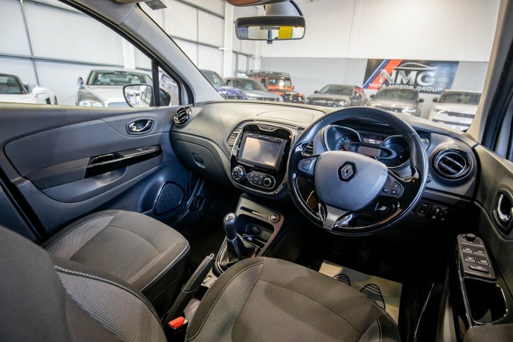 Renault Captur 0.9L Dynamique S Nav Silver #2
