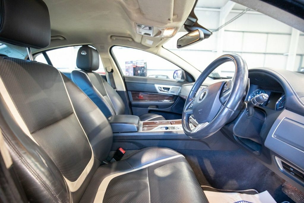 Jaguar XF 2.2L Portfolio MF14VVN Red #3
