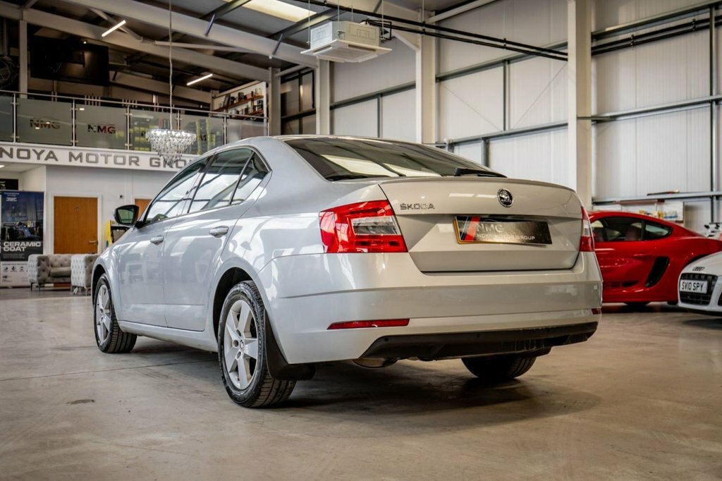 Skoda Octavia 1.5L Se Silver #4