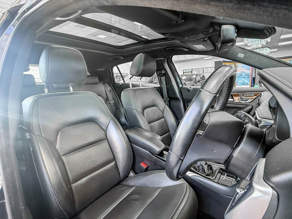 Infiniti Q30 1.5L Premium Tech NK17ZBG Black #4