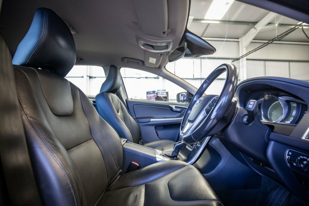 Volvo XC60 2.4L Se Lux Nav Silver #3