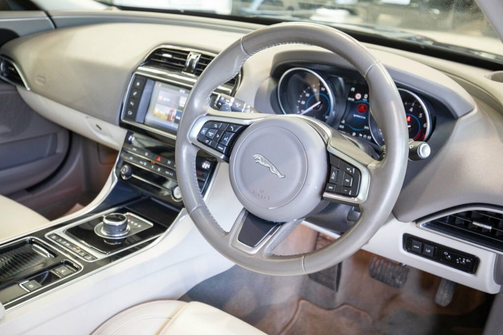 Jaguar XE 2L Prestige Blue #2