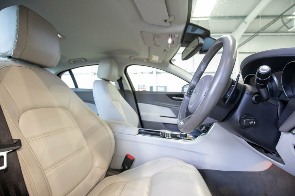 Jaguar XE 2L Prestige Blue #3