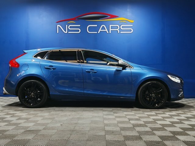 Volvo V40 T3 R-design Pro Hatchback Blue #2