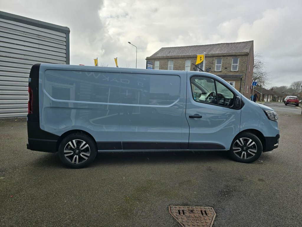 Renault Trafic 2L Sport CE22FXZ Blue #4