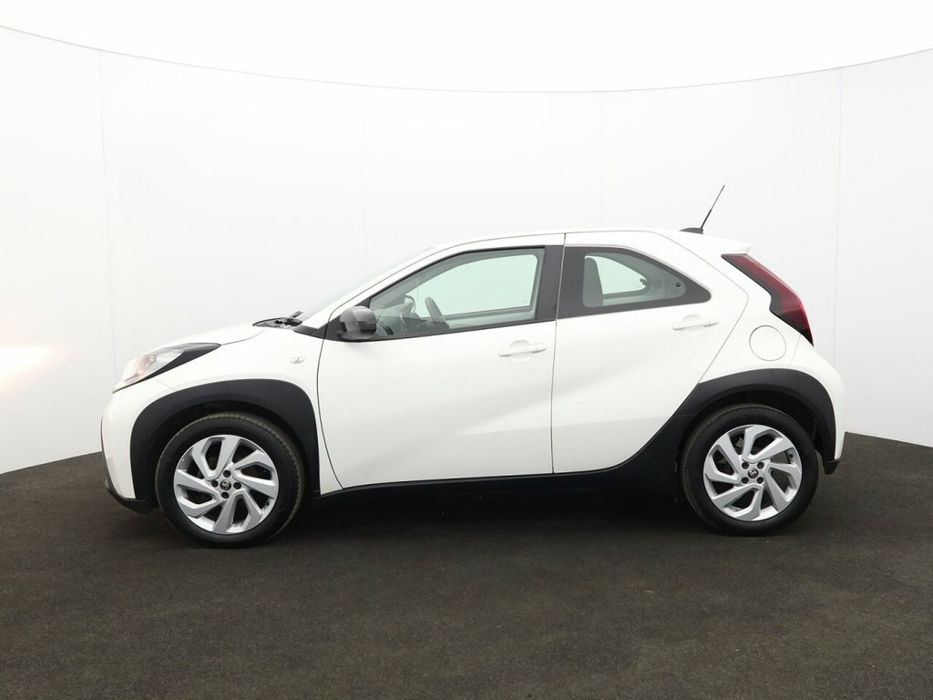 Toyota Aygo X 1L Pure NL72OOD White #4
