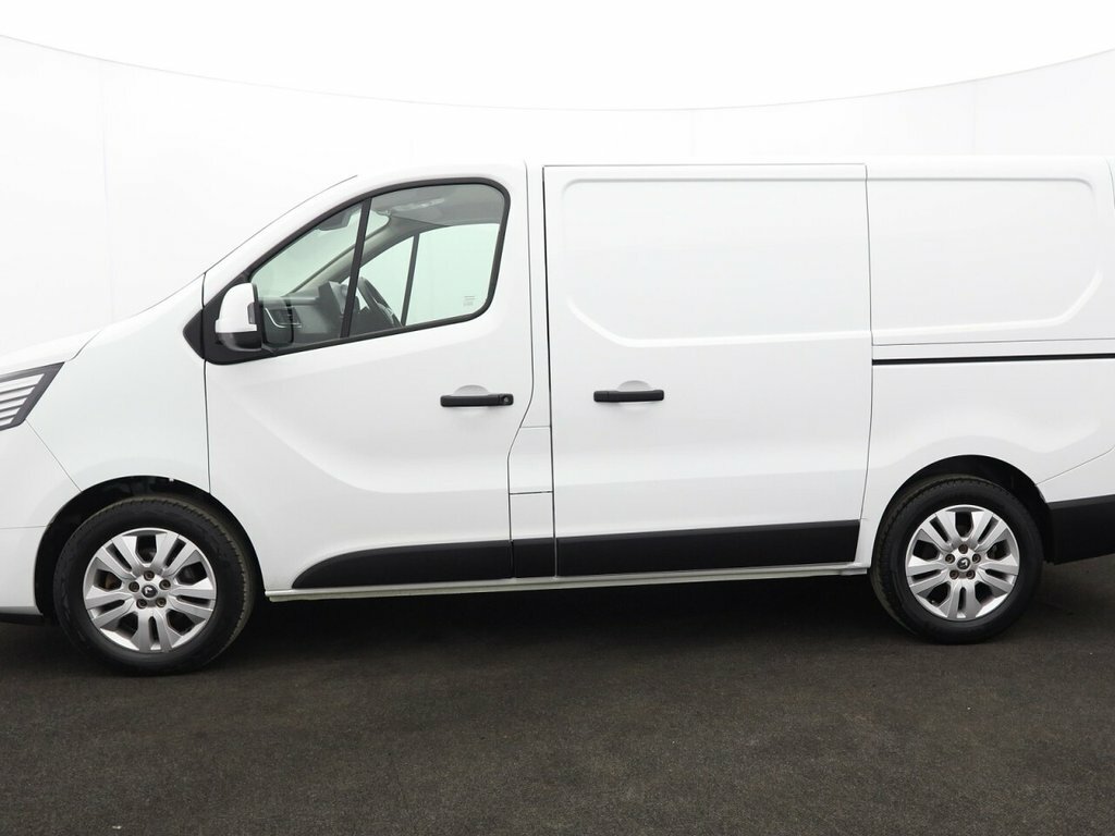 Renault Trafic 2L Sport CA22OSM White #4