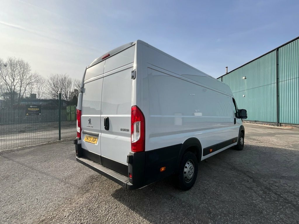 Peugeot Boxer 2.2L Professional Premium YM73JGF White #2