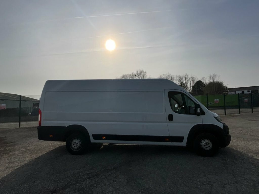 Peugeot Boxer 2.2L Professional Premium White