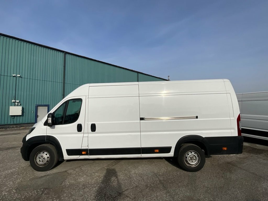 Peugeot Boxer 2.2L Professional Premium YM73JGF White #4