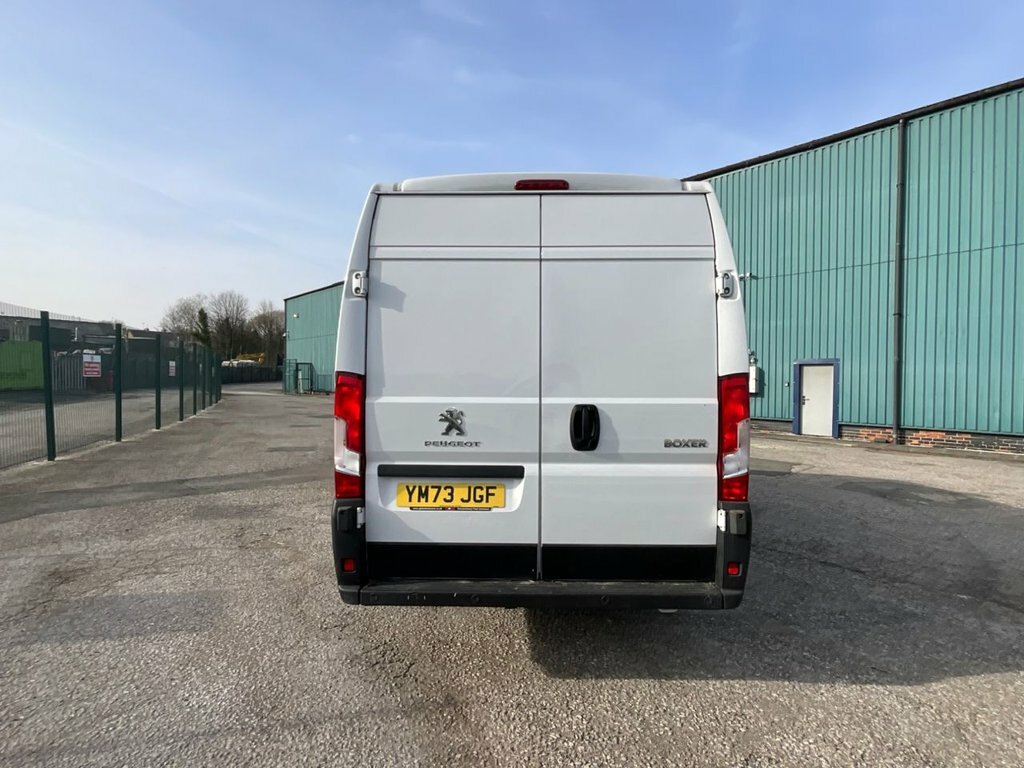 Peugeot Boxer 2.2L Professional Premium YM73JGF White #3