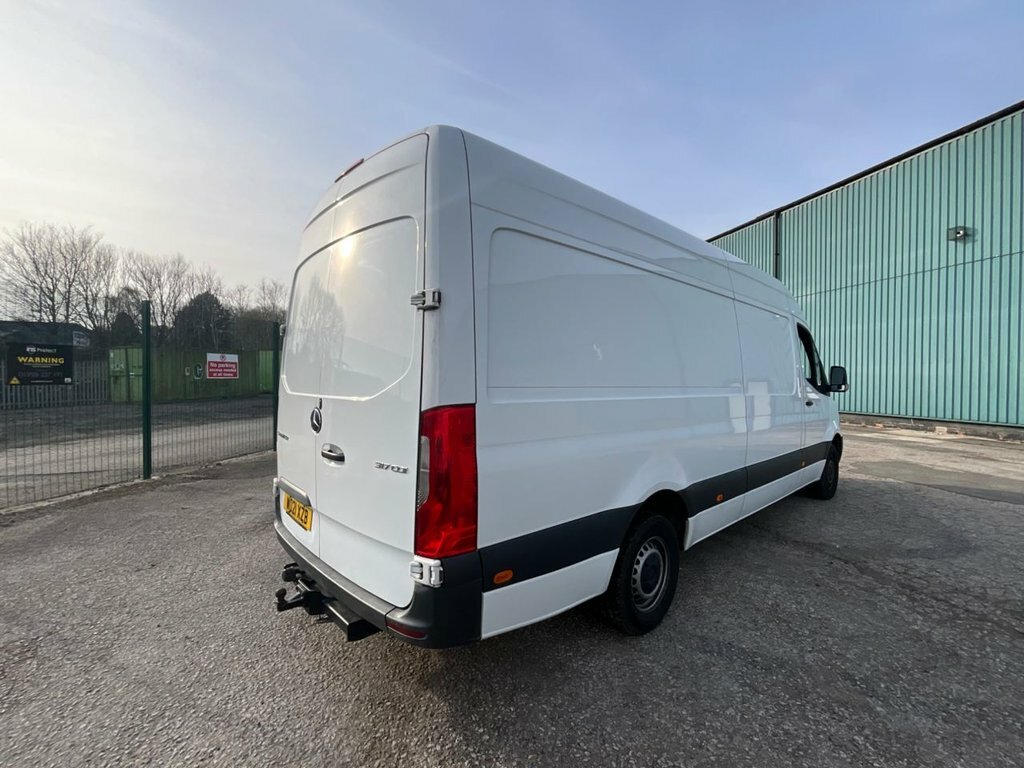 Mercedes-Benz Sprinter 2L Progressive WO21XZB White #2