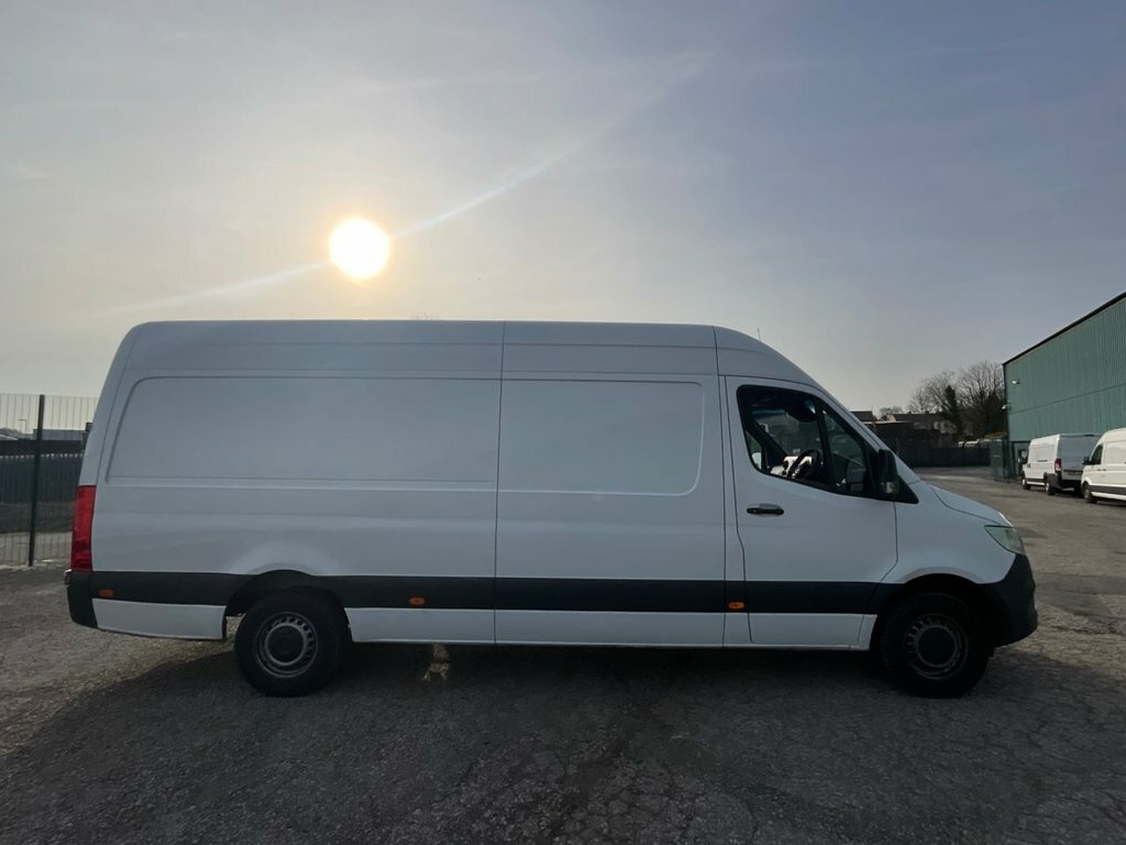Mercedes-Benz Sprinter 2L Progressive White