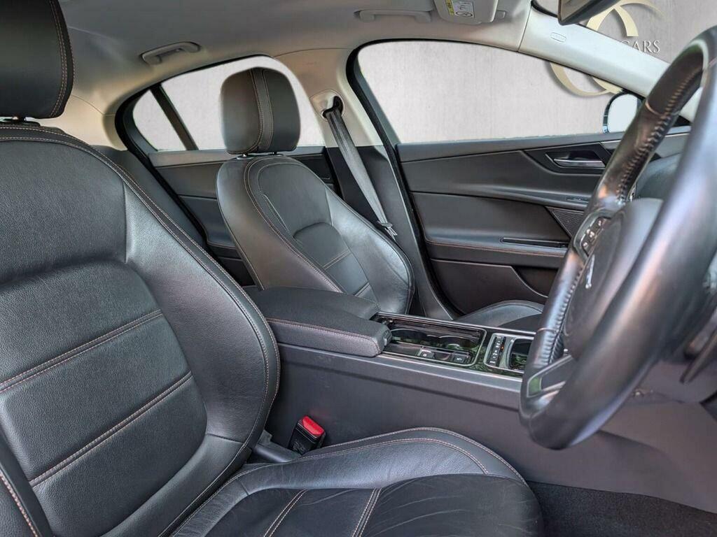 Jaguar XE Saloon 2.0D Prestige Euro 6 Ss 20181 Black #2