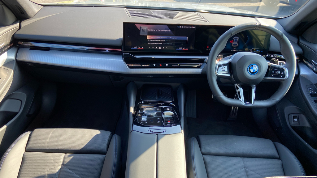 BMW 5 Series Estate WF25MEV Grey #4