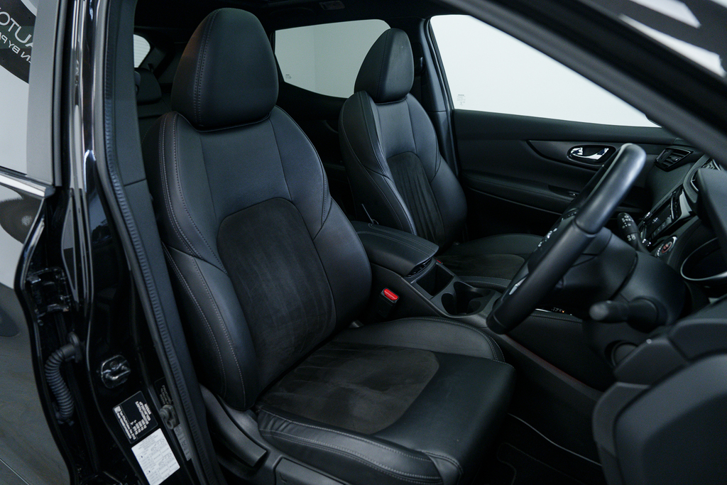 Nissan Qashqai Petrol Black