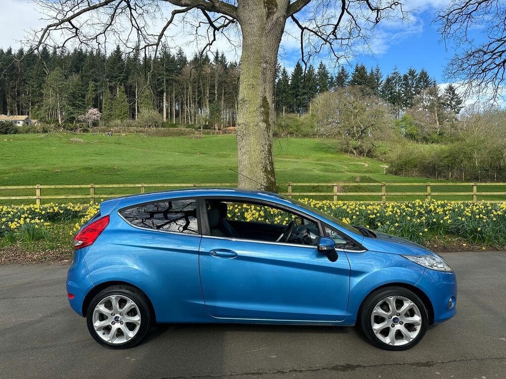 Ford Fiesta 1.4 Titanium Hatchback 133 Gkm RV09KMJ Blue #2