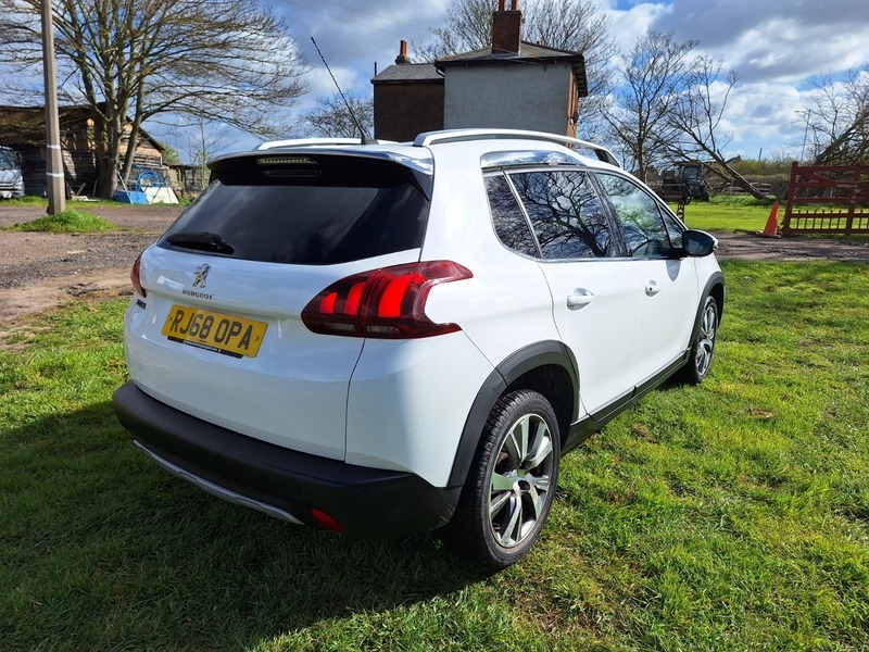 Peugeot 2008 1.2 Puretech Allure Eat RJ68OPA White #5