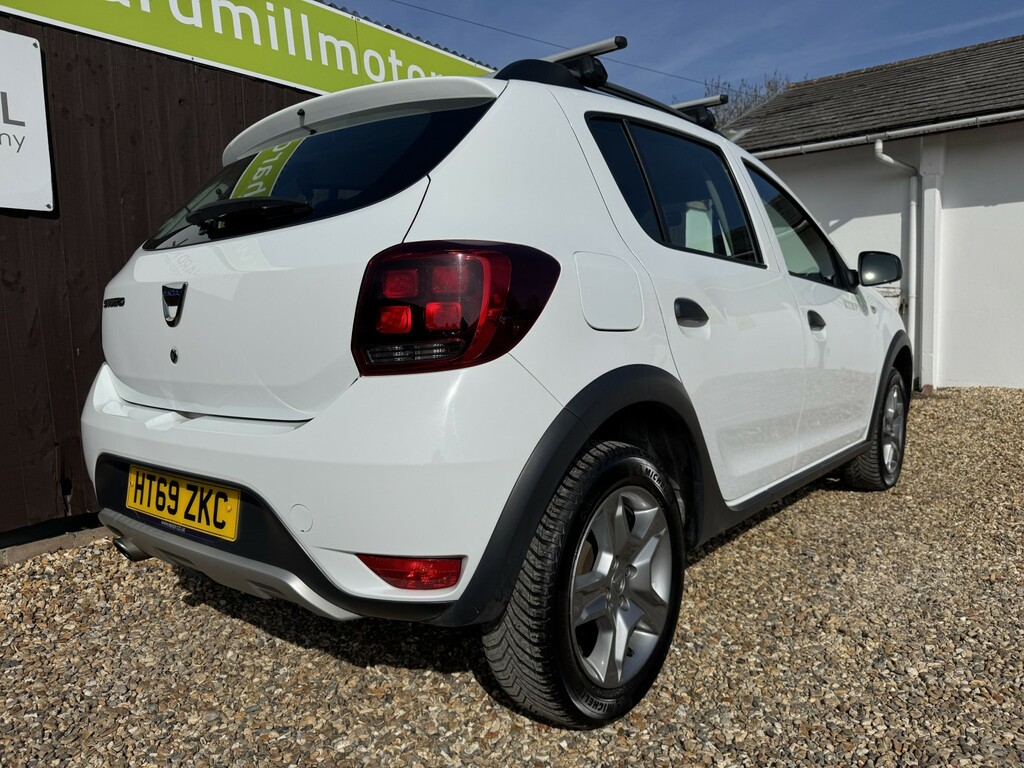 Dacia Sandero Stepway Hatchback 0.9 Stepway Essential Tce 90 My18 2020 HT69ZKC White #6