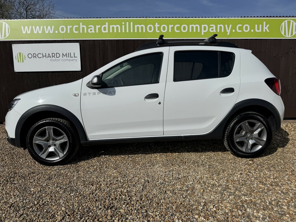 Dacia Sandero Stepway Hatchback 0.9 Stepway Essential Tce 90 My18 2020 HT69ZKC White #3