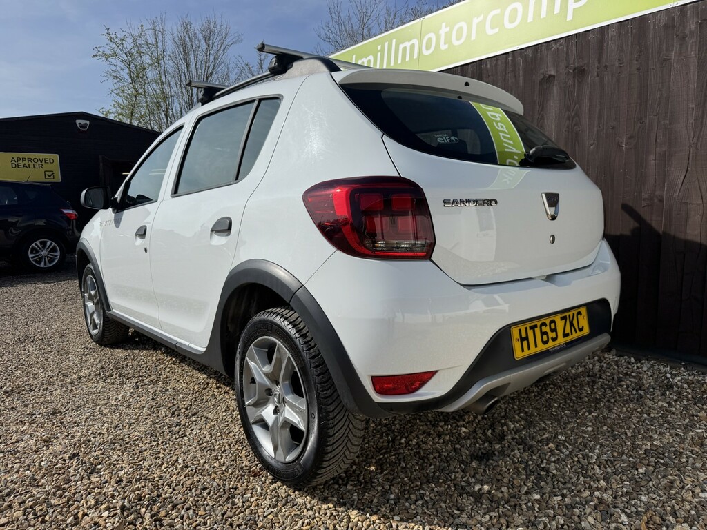 Dacia Sandero Stepway Hatchback 0.9 Stepway Essential Tce 90 My18 2020 HT69ZKC White #4