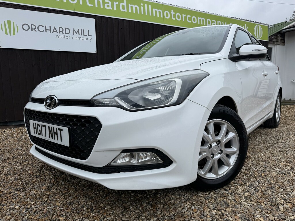 Hyundai I20 Hatchback 1.2 I20 Se 1.2 84Ps My17 2017 White