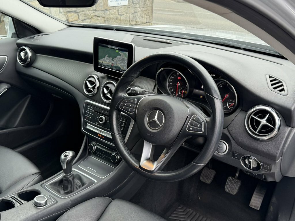 Mercedes-Benz GLA Class 1.6L Se SP68OPV Silver #6